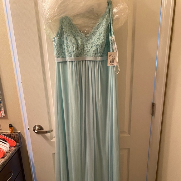 Maternity David’s Bridal Dress - Picture 2 of 2